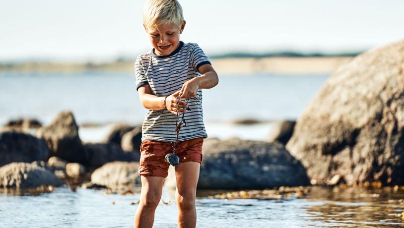 Dreng i vand ved Skarø